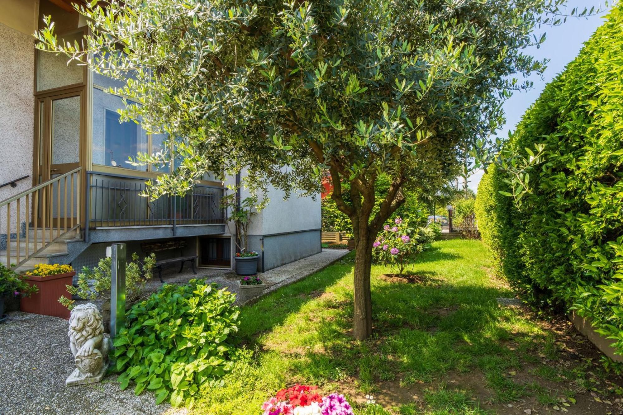 Appartement Le Rose à Venegono Superiore Extérieur photo